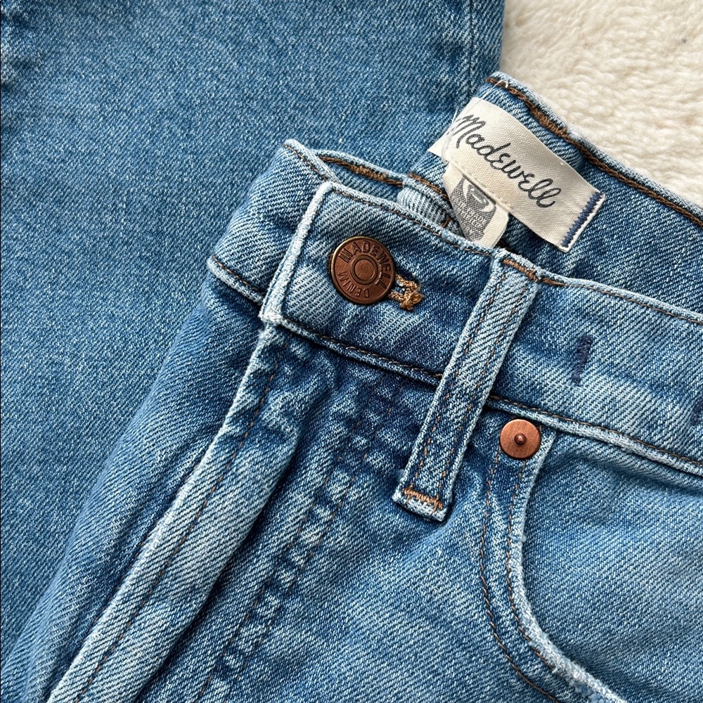 The Perfect Vintage Crop Jean in Sandford Wash: Summerweight Edition - Picture 6 of 9